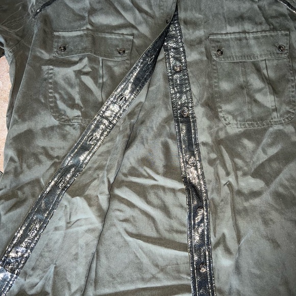 NWOT Free People Off Campus Buttondown Shirt in Moss - Picture 15 of 16